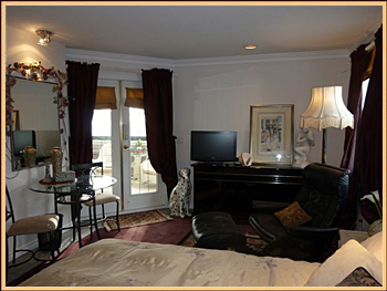 Sausalito Private Self Contained White Rock Suite near Surrey